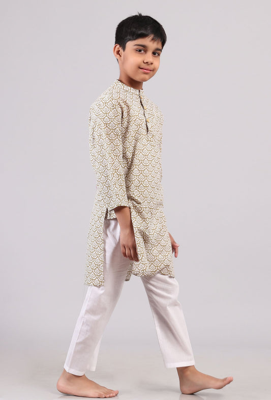 Set of 2: Mustard Beige Floral Hand Block Print Kurta Pyjama Set サイズ 8〜9歳