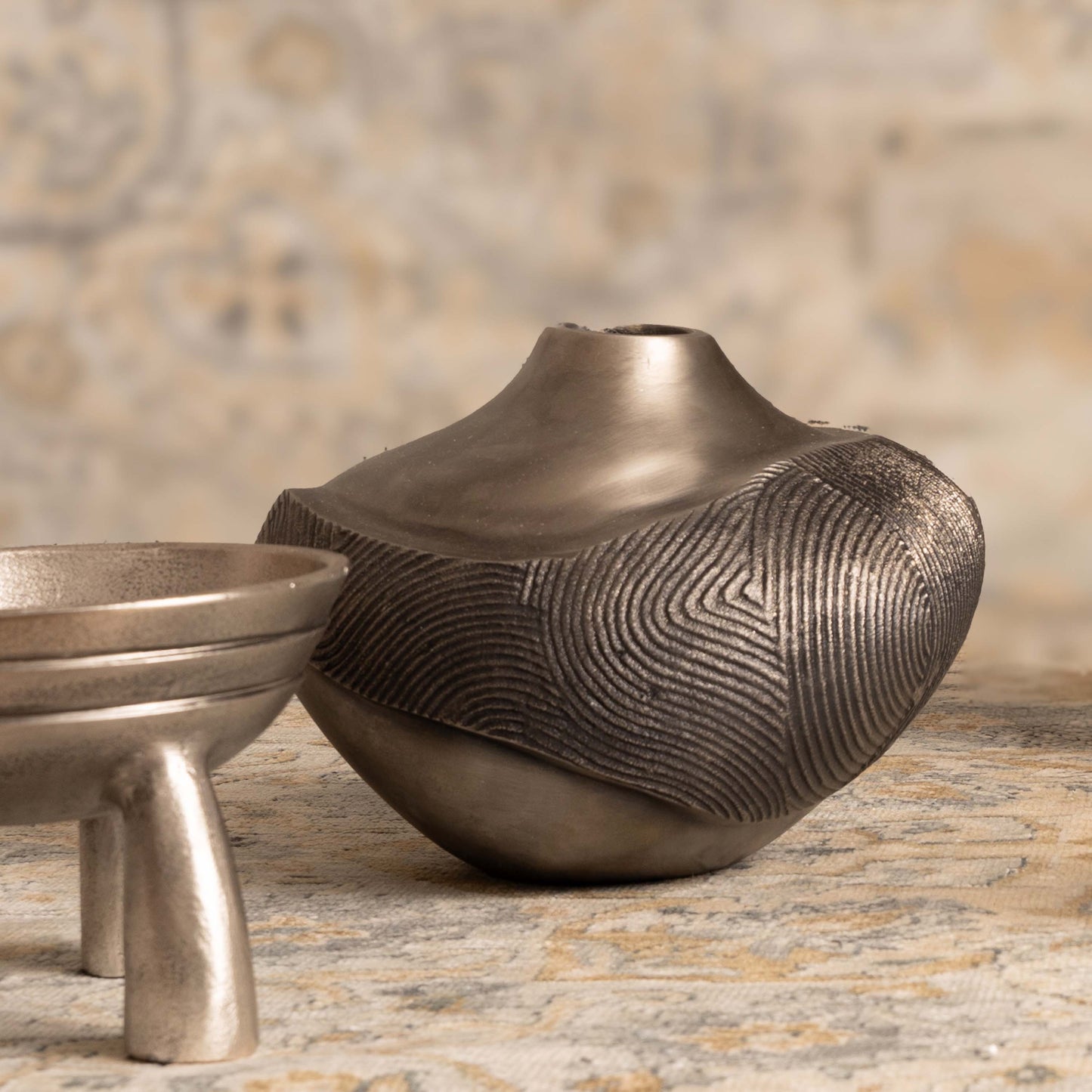 STRATA LUXE VESSELS 小: 21(L) x 17(B) x 32.9(H)、大: 29.3(L) x 26(B) x 21.6(H)