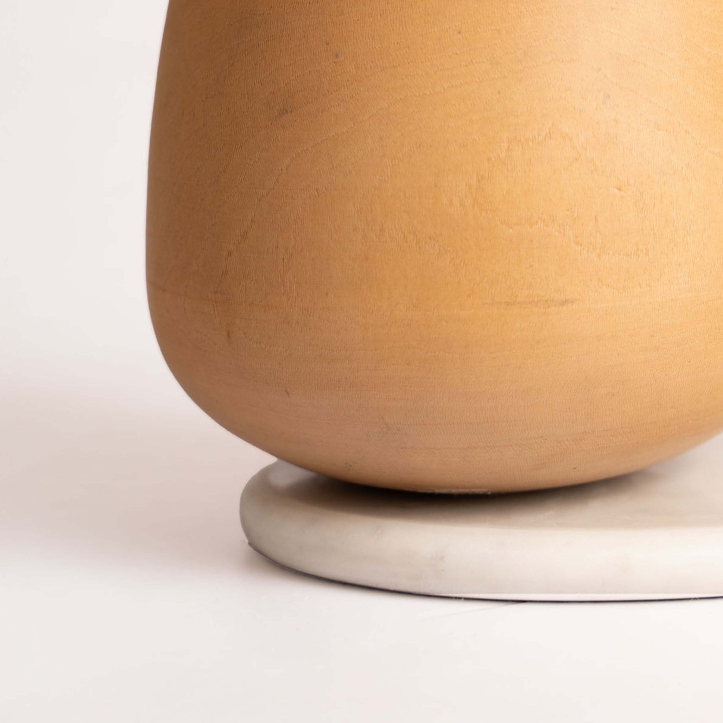 NITYA BALANCE VASE 21.6(長さ) x 15.9(幅) x 24.9(高さ)