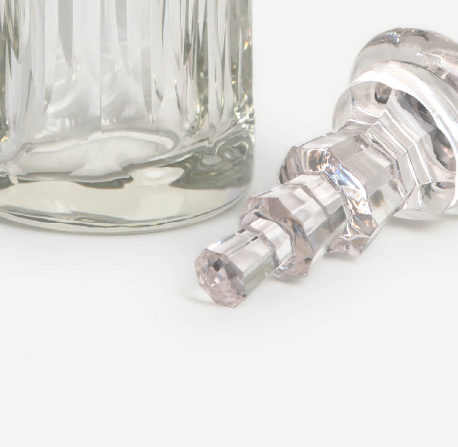 EUPHOR DECANTER 8.8(L) x 8.8(B) x 37.3(H); 直径: 8.8