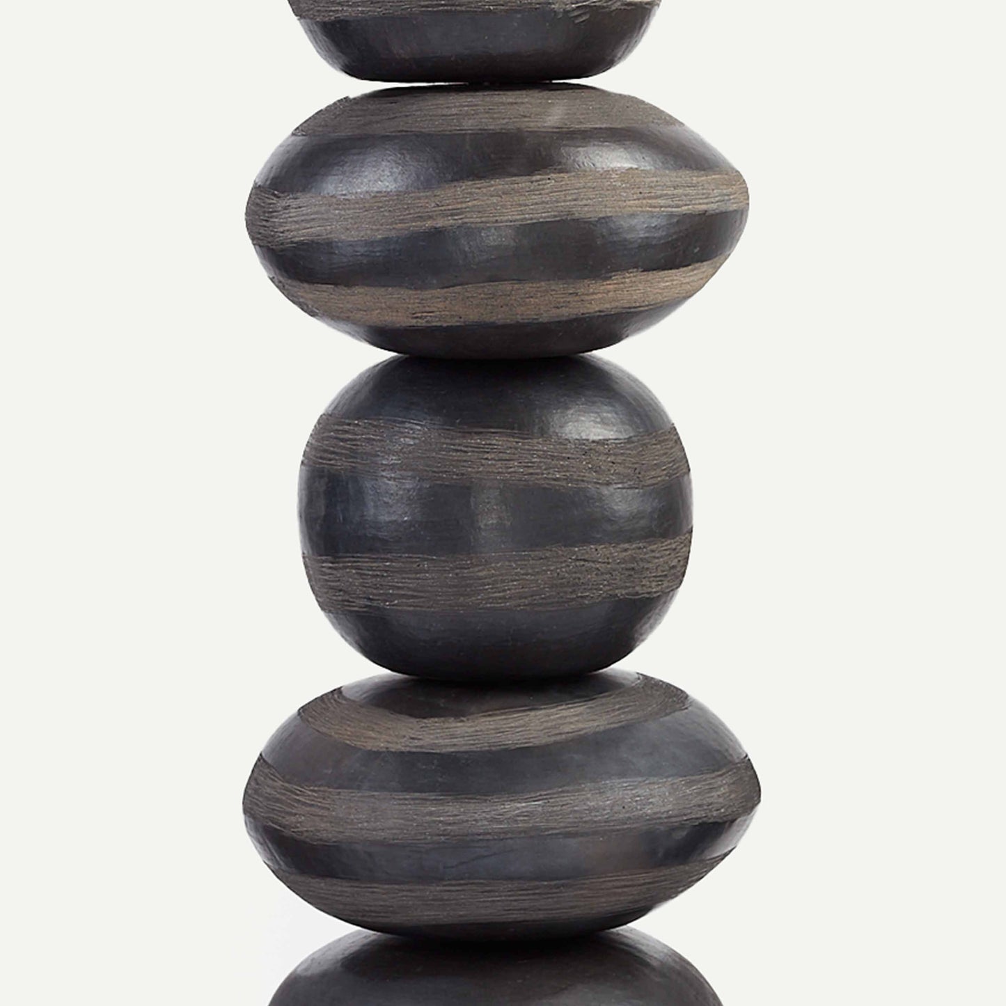 THE GRAIN TOTEM 30.5(長さ) x 30.5(幅) x 115.8(高さ)
