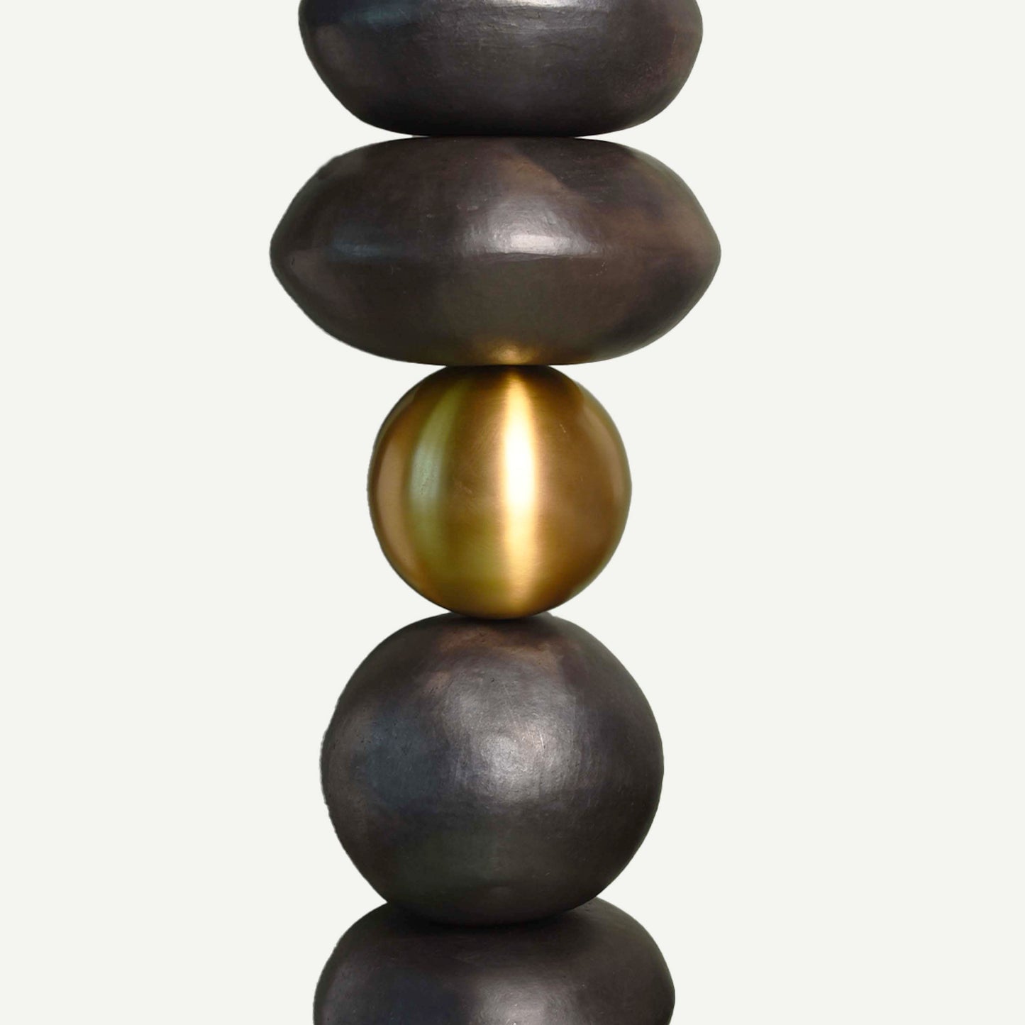 GLINT TOTEM 30.5(長さ) x 30.5(幅) x 144.8(高さ)