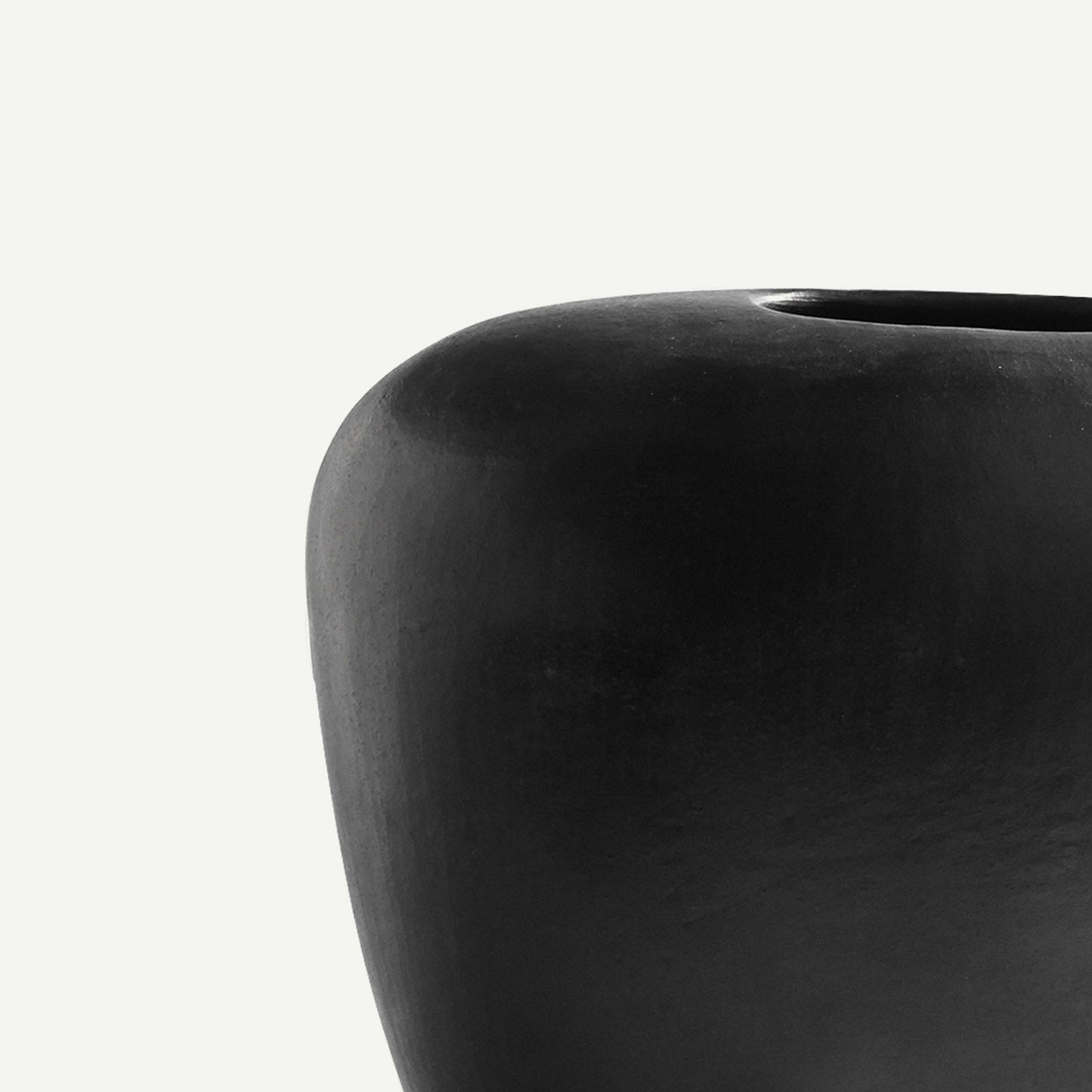 ROTUND VASE 28(L) x 16.5(B) x 26.5(H)