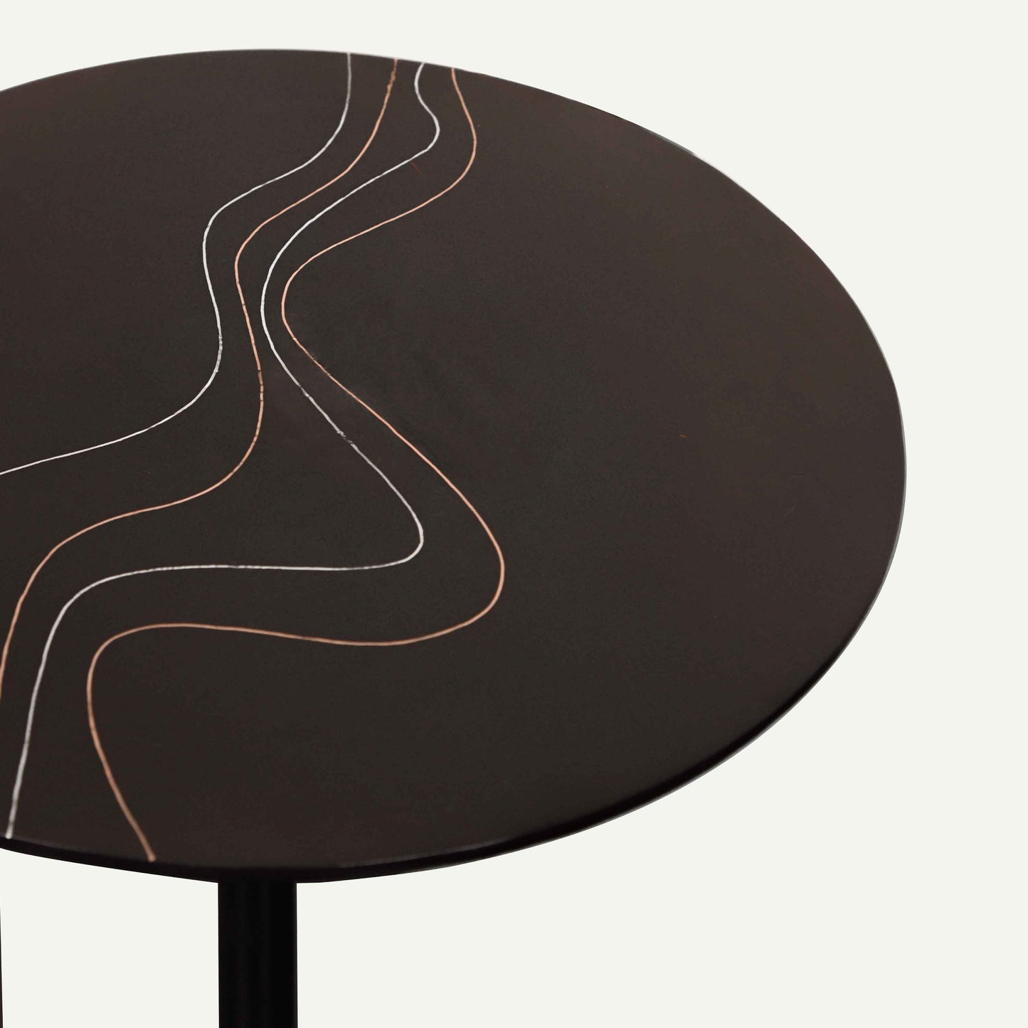 STRIM END TABLE 40.5(L) x 40.5(B) x 64.5(H)