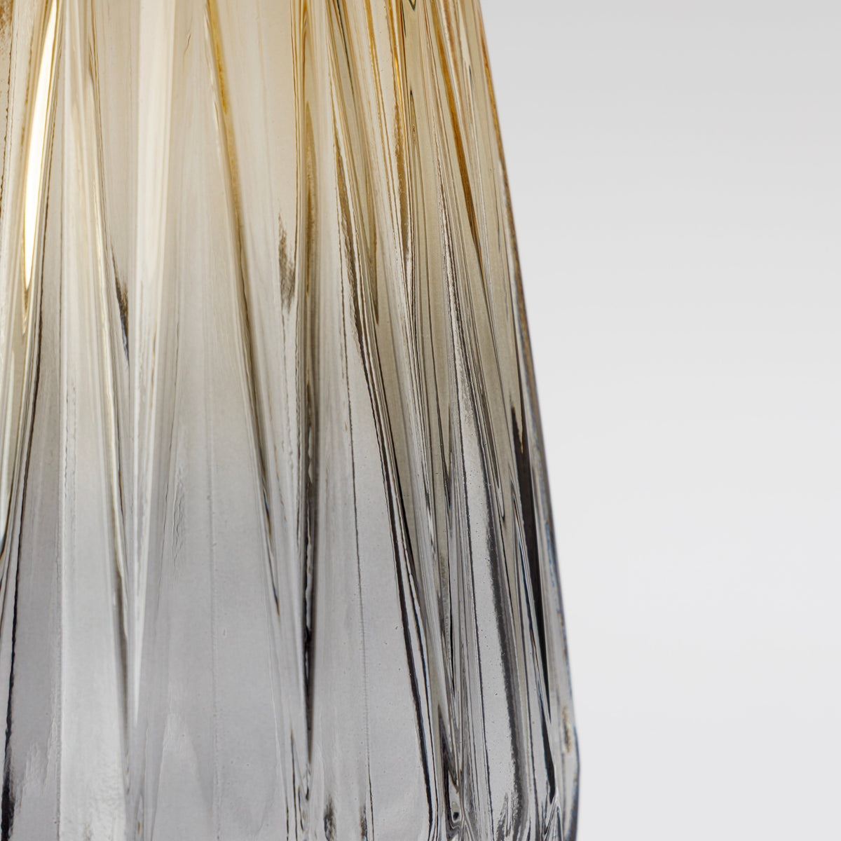 【Pure Home + Living】 Light Amber & Grey Diamond Texture Vase|ライトアンバー&グレー ダイヤモンドテクスチャー 花瓶|12×12×25cm