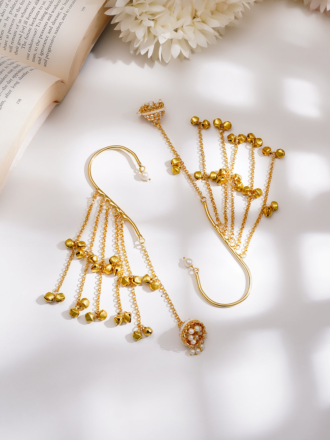 【Rubans】 Gold-Plated Layered Chain Pearl Jhumka Ear Cuff Earrings|ゴールドメッキ レイヤードチェーン パール ジュムカ イヤカフ イヤリング