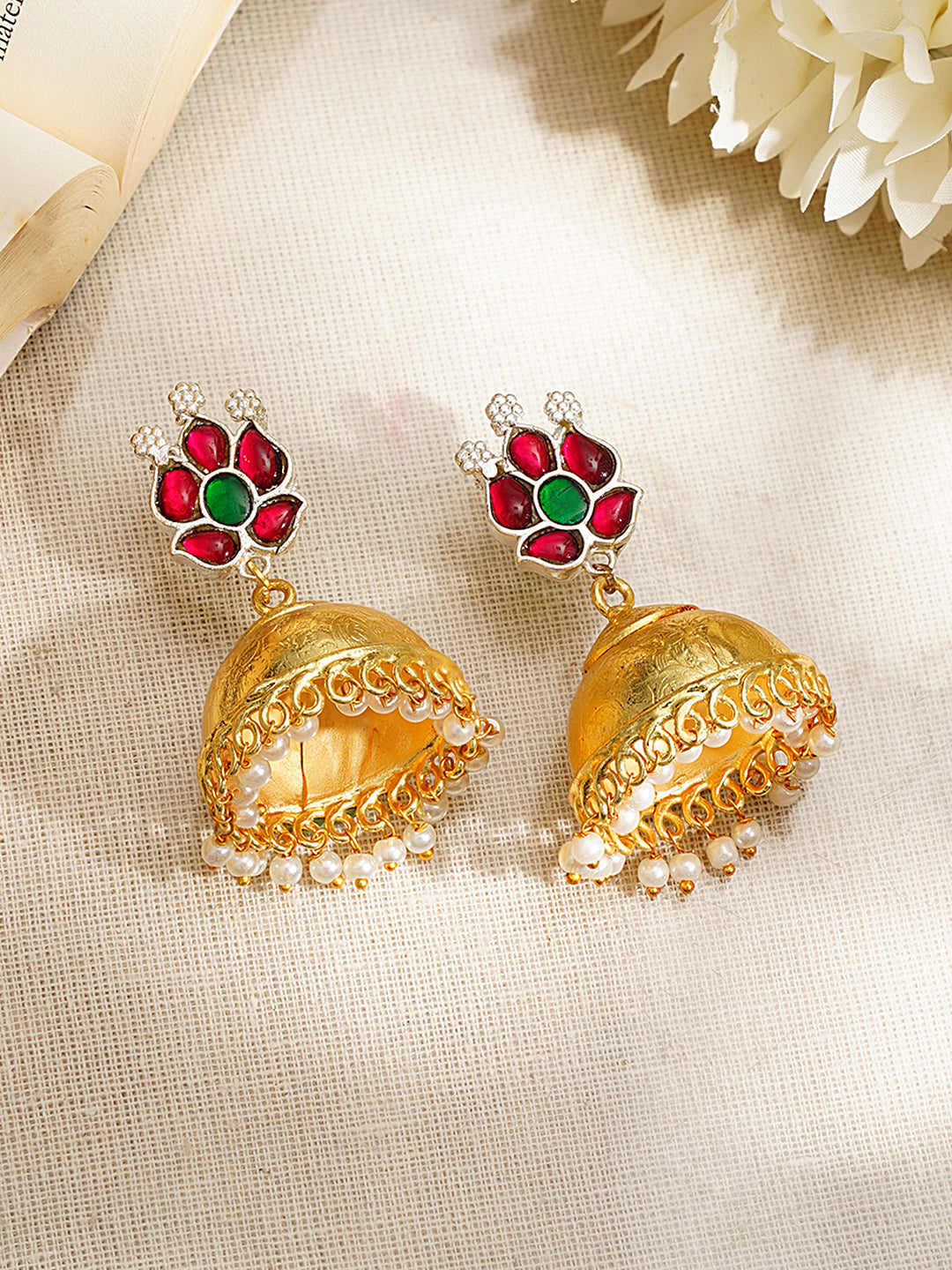 【Rubans】 Gold-Plated Ruby Green Kundan Floral Jhumka Earrings|ゴールドメッキ ルビー&グリーン クンダン フローラル ジュムカイヤリング