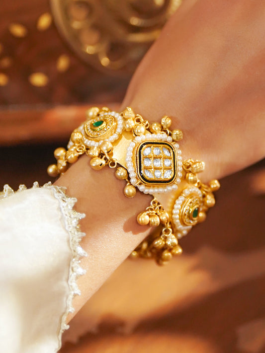 Pearl Embellished Gold Beaded Kundan Bracelet フリーサイズ