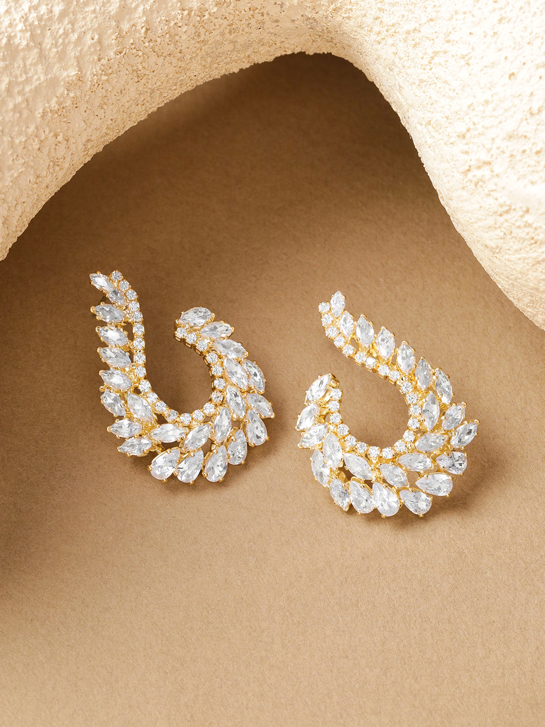 【Rubans】 Crystal Studded Gold Stud Earrings|クリスタル リーフ ゴールド スタッドイヤリング