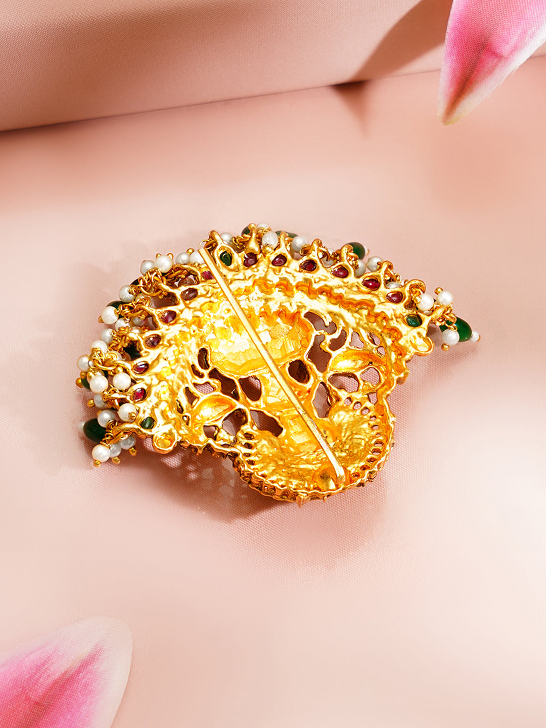 【Rubans】 Gold Plated Temple Moti Ruby Studded Pearl Drop Green Beaded Hair Brooch|ゴールドメッキ テンプル モティ ルビー パールドロップ グリーンビーズ ヘアブローチ