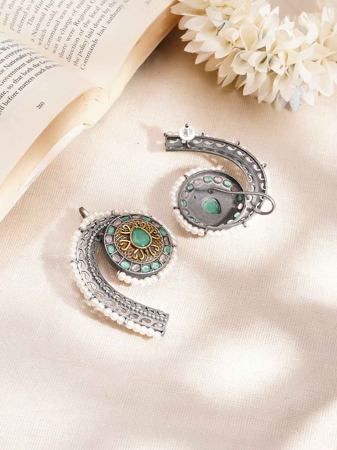 【Rubans】 Oxidised Multicolor Studded Ear Cuff With Pearl Detailing|オキシダイズド マルチカラーストーン パール イヤカフ