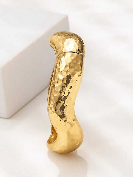 Wavy Textured Bold Statement Gold Bracelet フリーサイズ