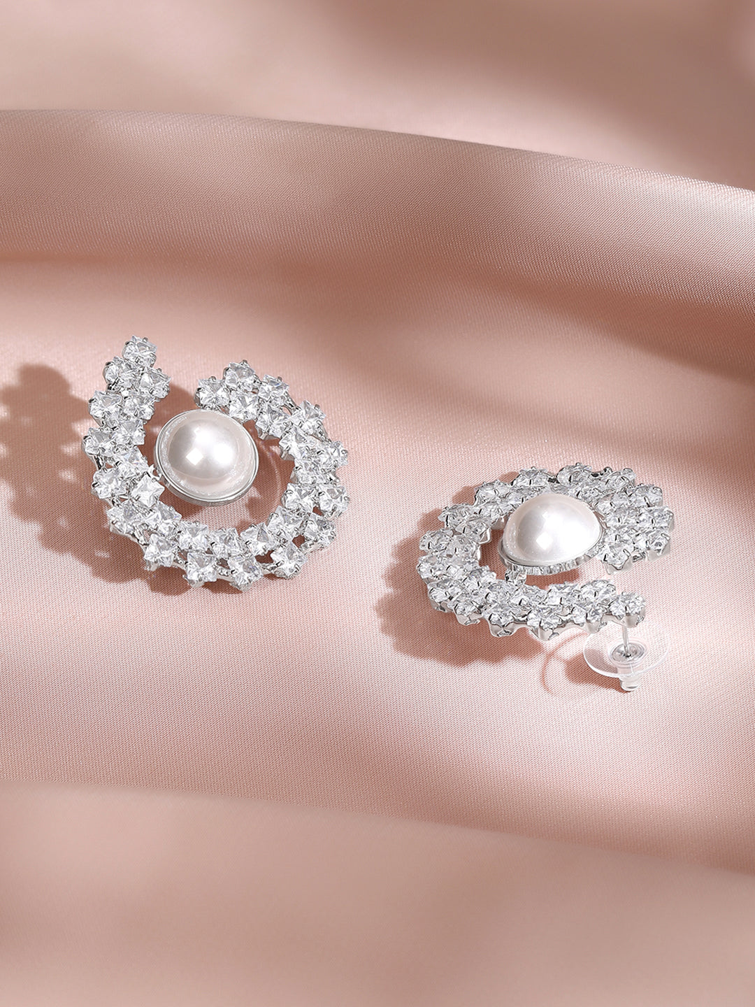 【Rubans】 Rhodium Plated Crescent Bloom Pearl Stud Earrings|ロジウムメッキ クレセント ブルーム パール スタッドイヤリング