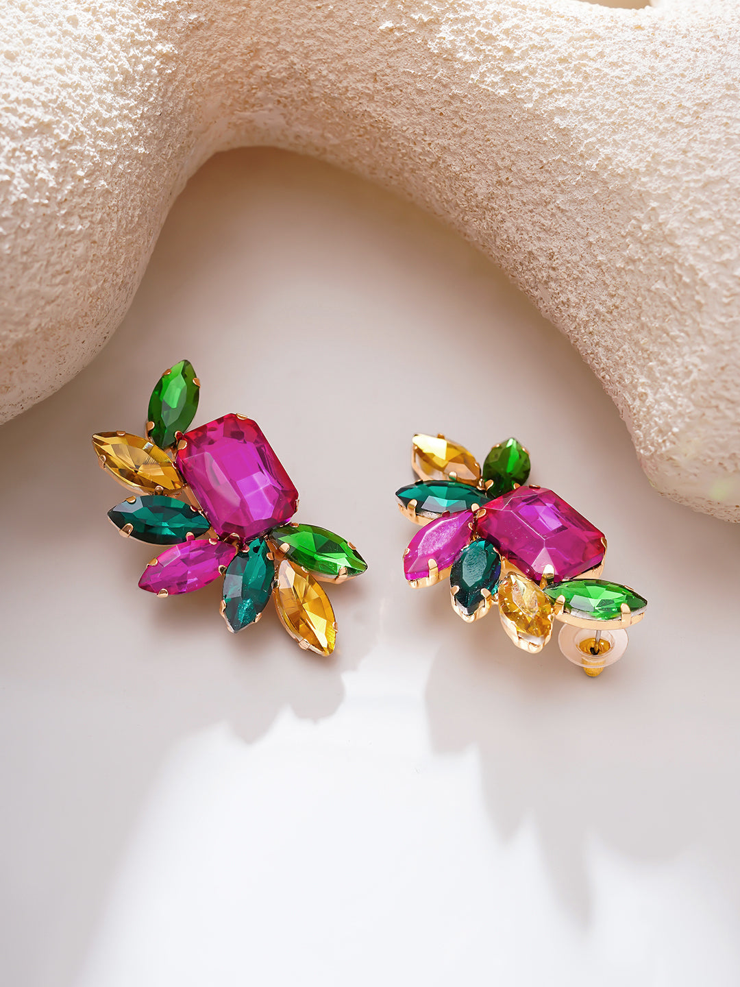 【Rubans】Gold Plated Fuchsia Emerald Crystal Cluster Studs Earrings|ゴールドメッキ フューシャ エメラルド クリスタル クラスター スタッドピアス
