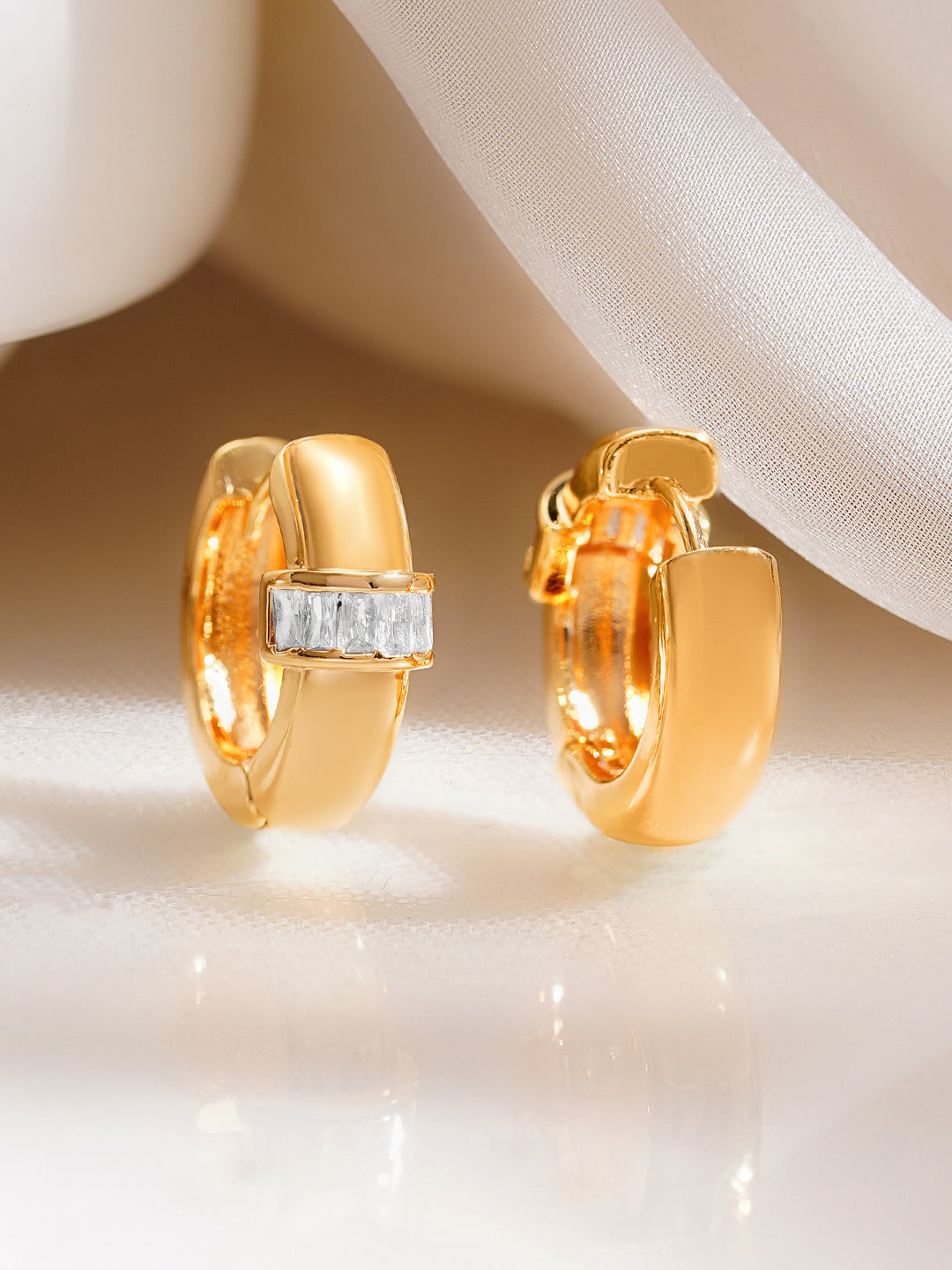 【Rubans】 Gold Plated Crystal Baguette Hoop Earrings|ゴールドメッキ クリスタル バゲット フープイヤリング