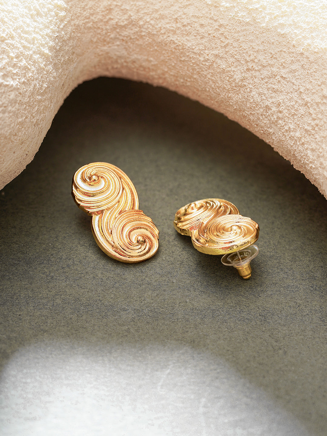 【Rubans】Gold Plated Abstract Design Stud Earrings|ゴールドメッキ アブストラクト デザイン スタッドピアス