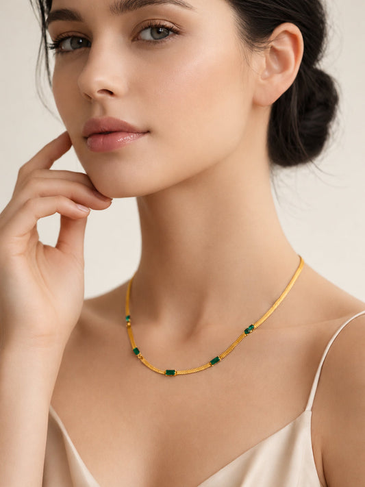 【Rubans】 Demi Fine Gold-Plated Emerald Whisper Snake Chain Necklace|デミファイン ゴールドメッキ エメラルド ウィスパー スネークチェーン ネックレス