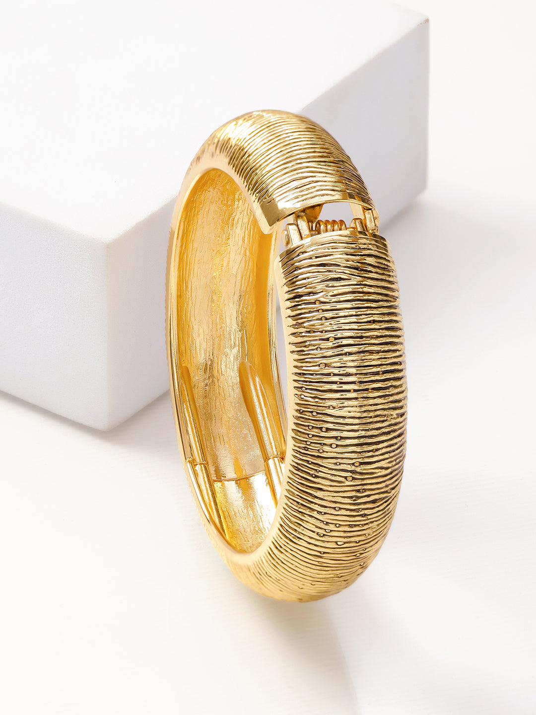 【Rubans】 Golden Textured Bold Statement Bracelet|ゴールデン テクスチャード ボールド ステートメント ブレスレット