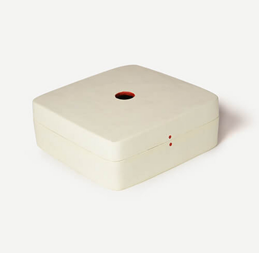 STRETI BOX 21.8(L) x 21.8(B) x 8.1(H); 直径: 21.8