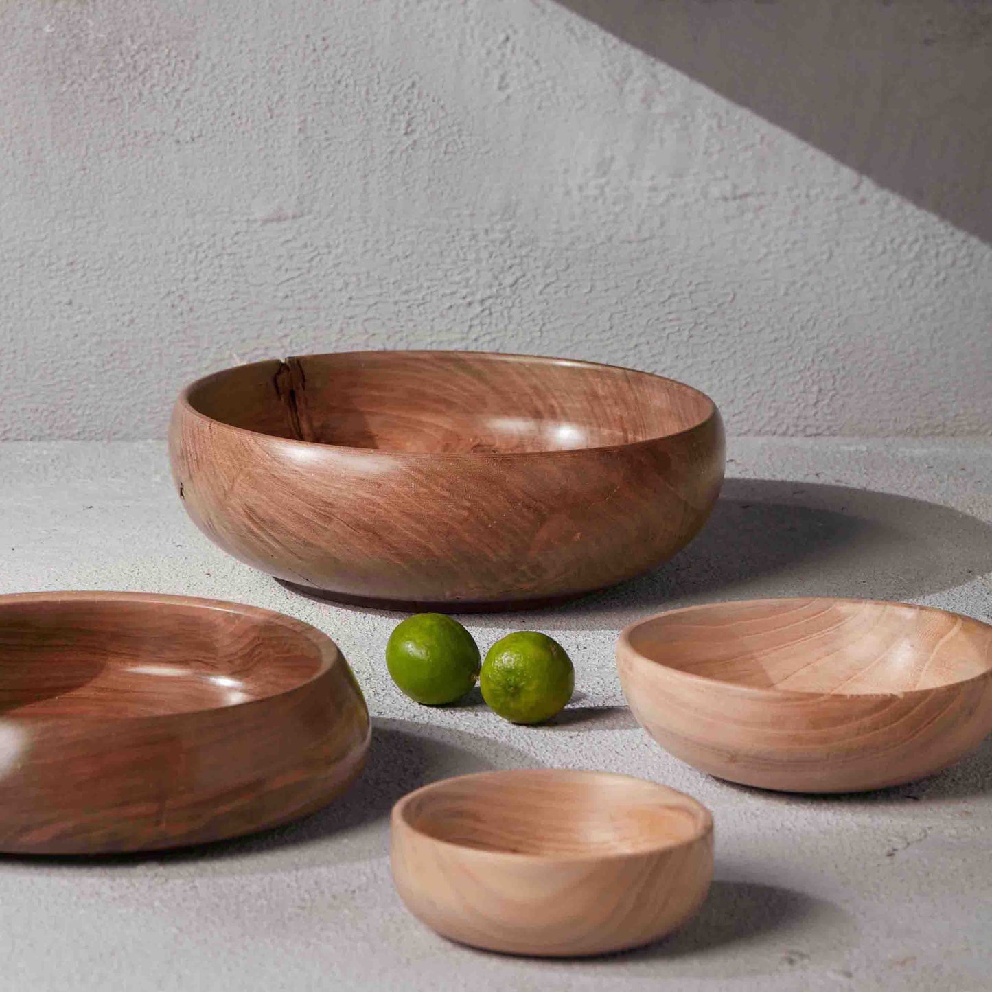 PLUMP WOODEN BOWL 29.8(L) x 29.8(B) x 9.7(H); 直径: 29.8