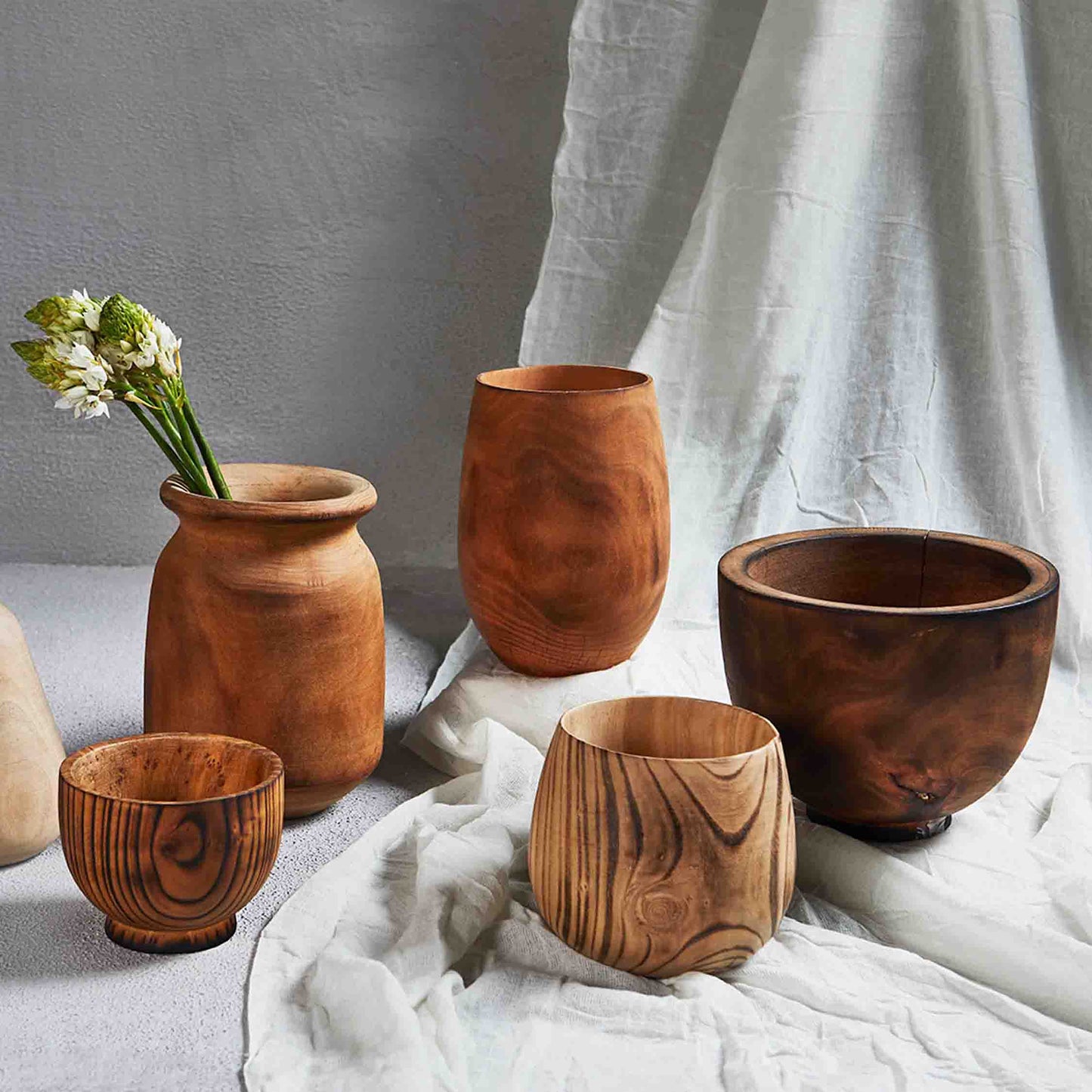 BARE WOODEN VASE 14.5(L) x 14.5(B) x 19.8(H); 直径: 14.5