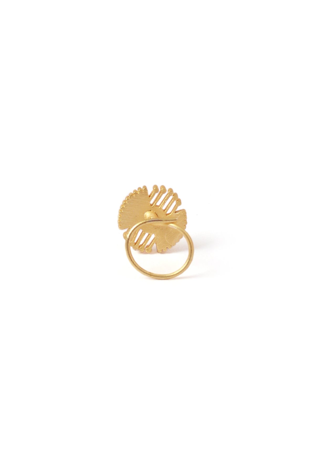 Intricate Gold Motif Brass Nosepin タイプ ピアス