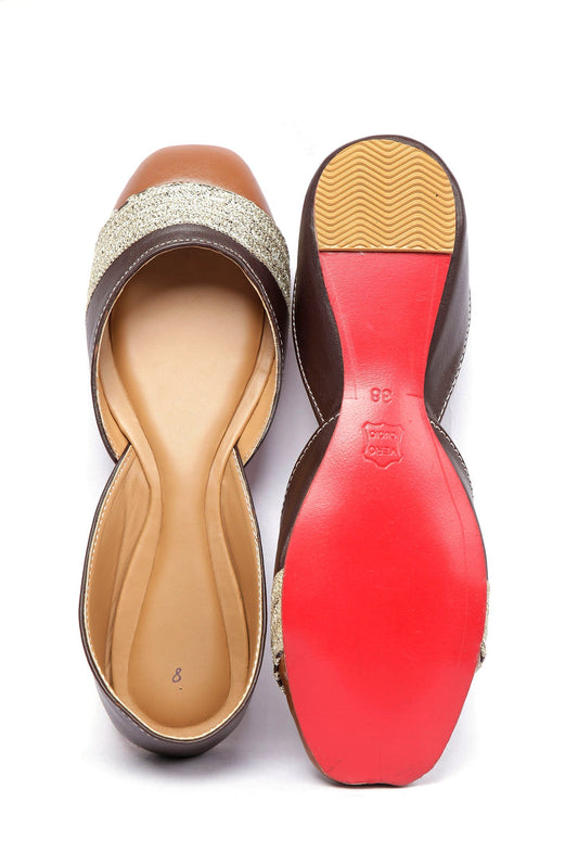 Caramel Beige Embroidered Cruelty-Free Leather Juttis サイズ EU38