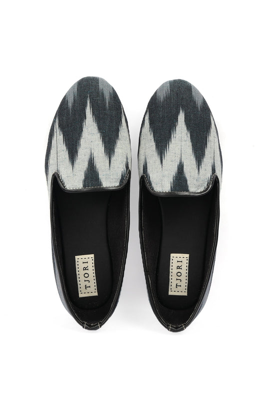 Black & Grey Ikat Print Flat Cruelty Free Leather Ballerinas サイズ EU38