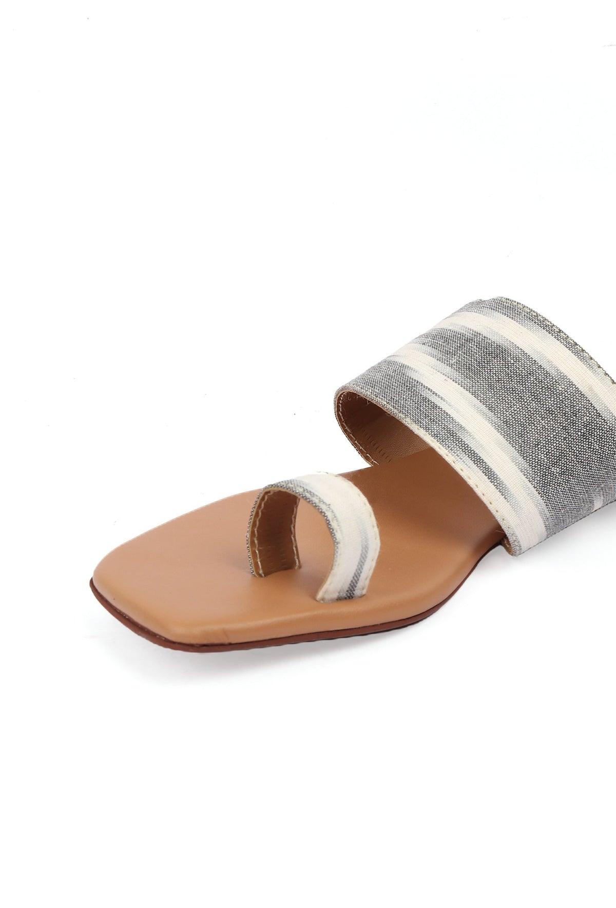 Grey, White & Tawny Brown Ikat One Toe Cruelty Free Leather Flats サイズ EU38