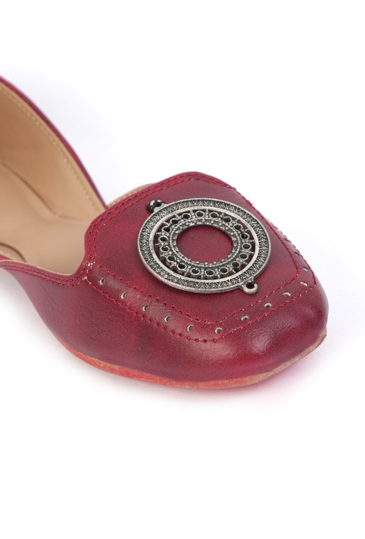 Vibrant Cherry Jutti with Silver Frame Detailing サイズ EU41
