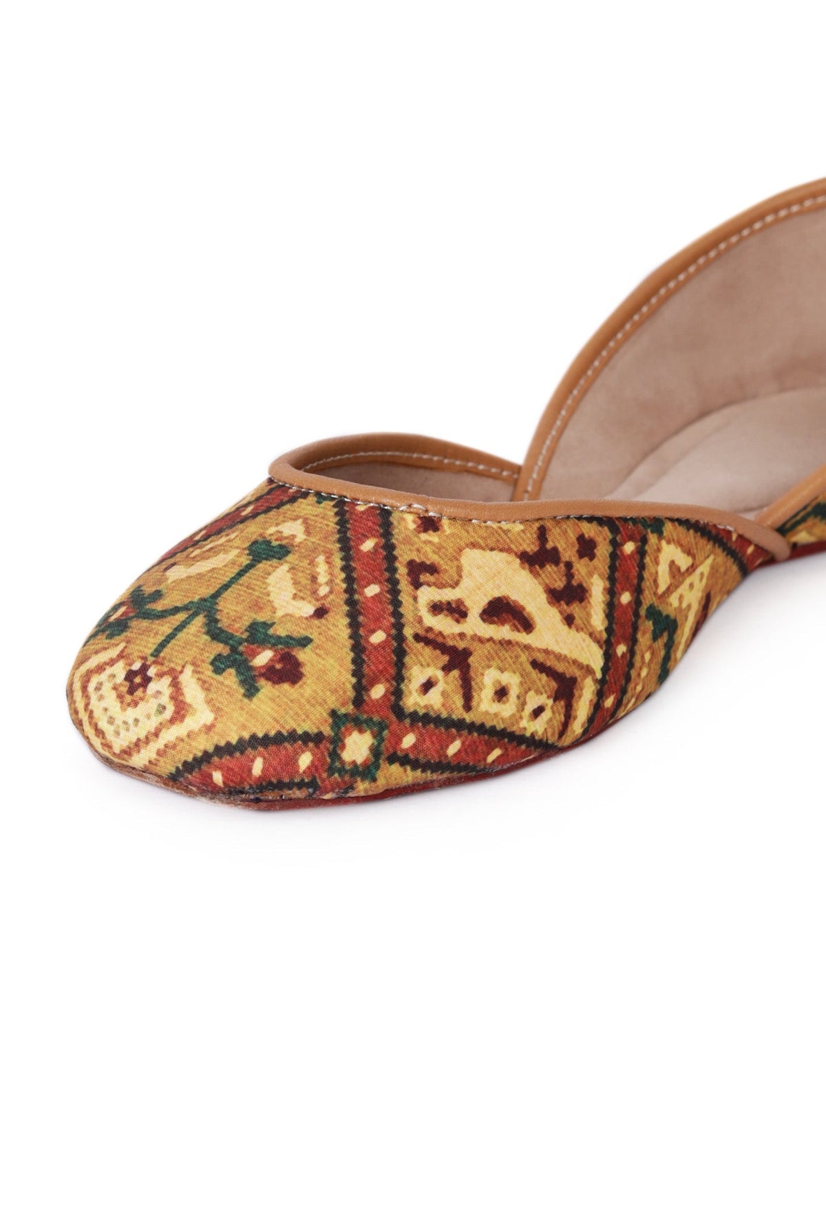 Golden Silk Patola Print Juttie サイズ EU41