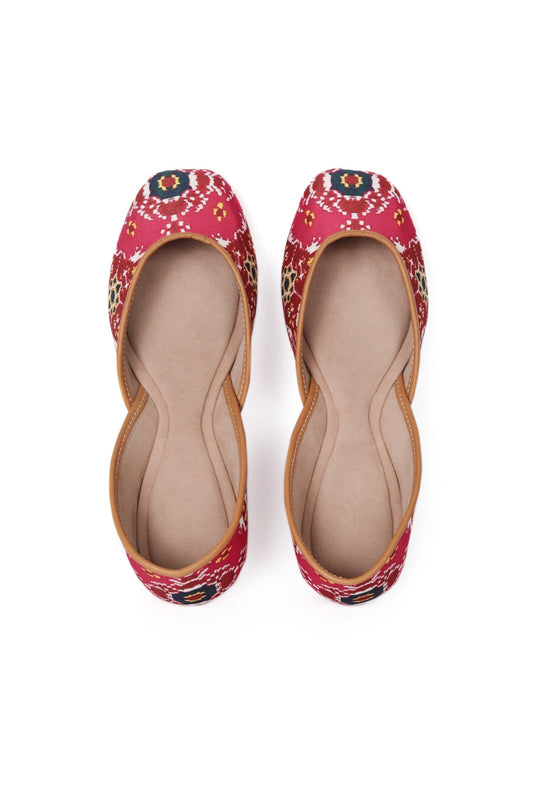 Pink & Coral Silk Patola Print Juttie サイズ EU38