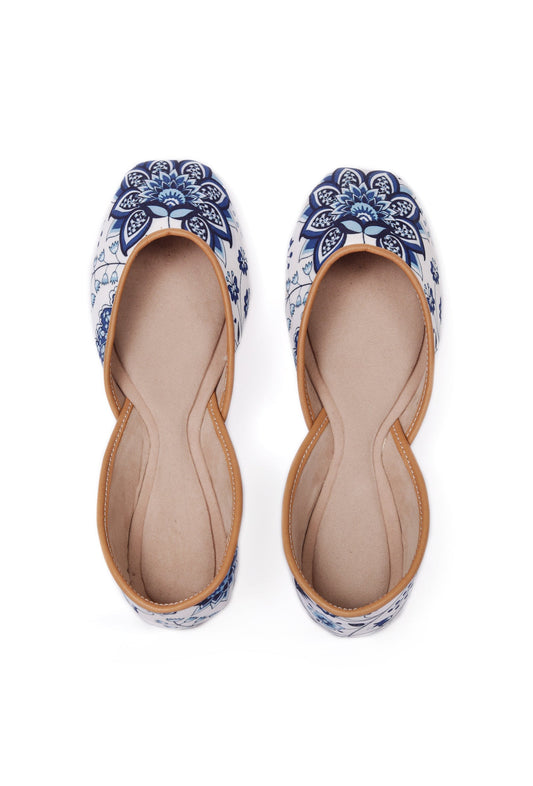 White and Blue Floral Chintz Jutti サイズ EU38
