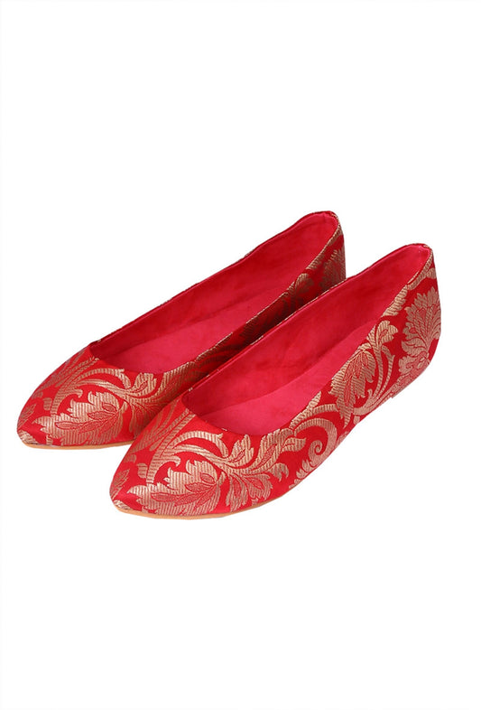 Red Brocade Pointed Toe Ballerina Flats サイズ EU38