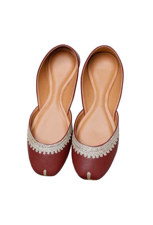 Maroon Embroidered Cruelty-Free Leather Juttis サイズ EU38