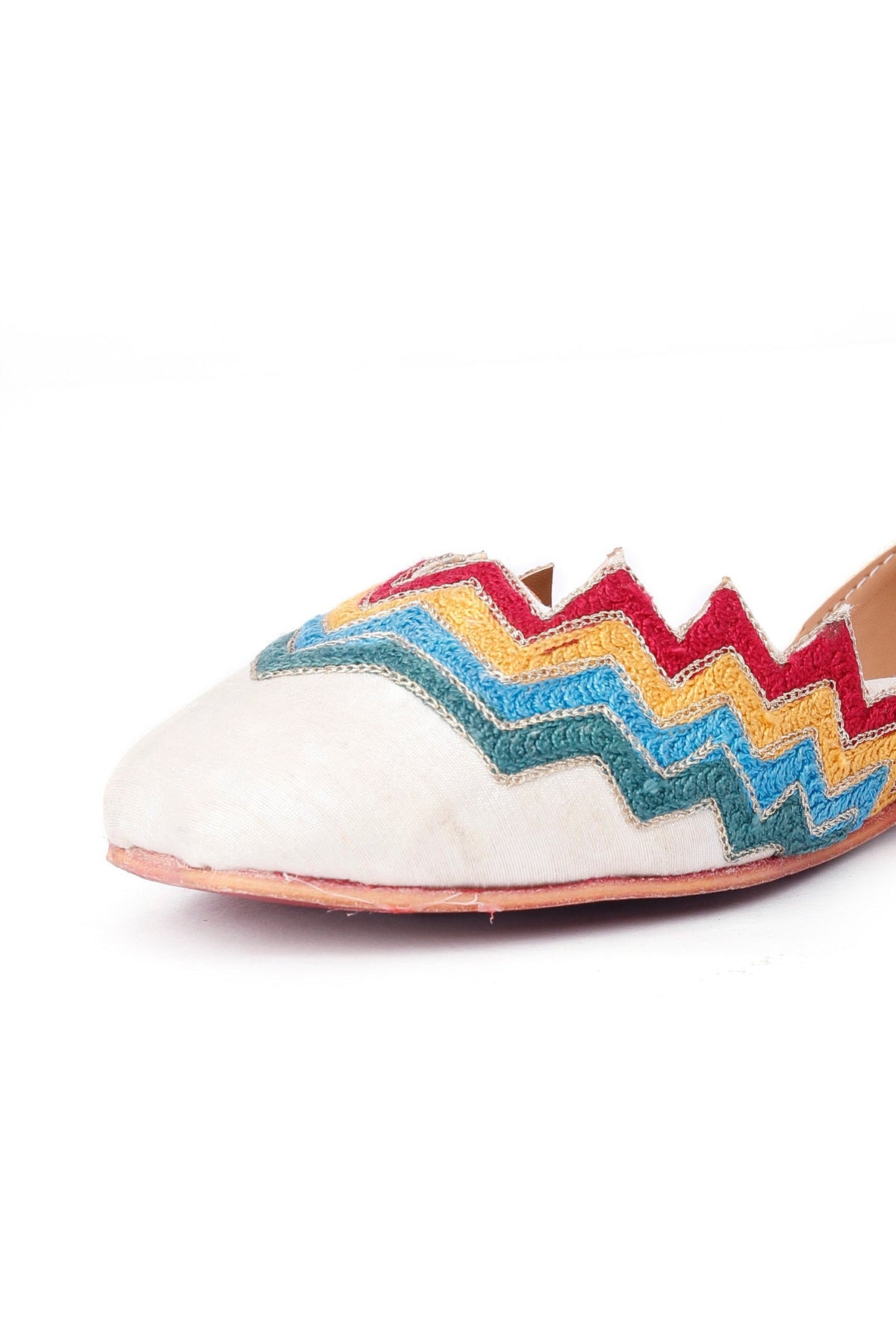 Satrangi Multicolour Resham Embroidered Juttis サイズ EU36