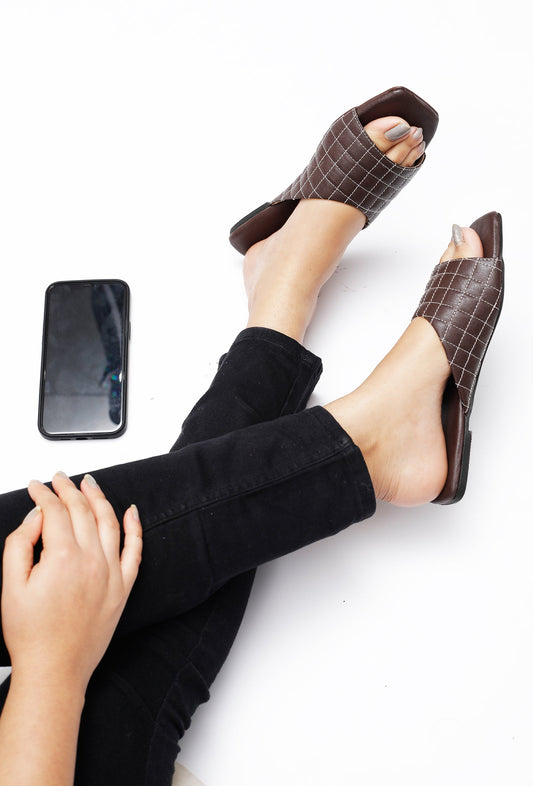 Pecan Brown Quilted Cruelty Free Leather Sliders サイズ EU38