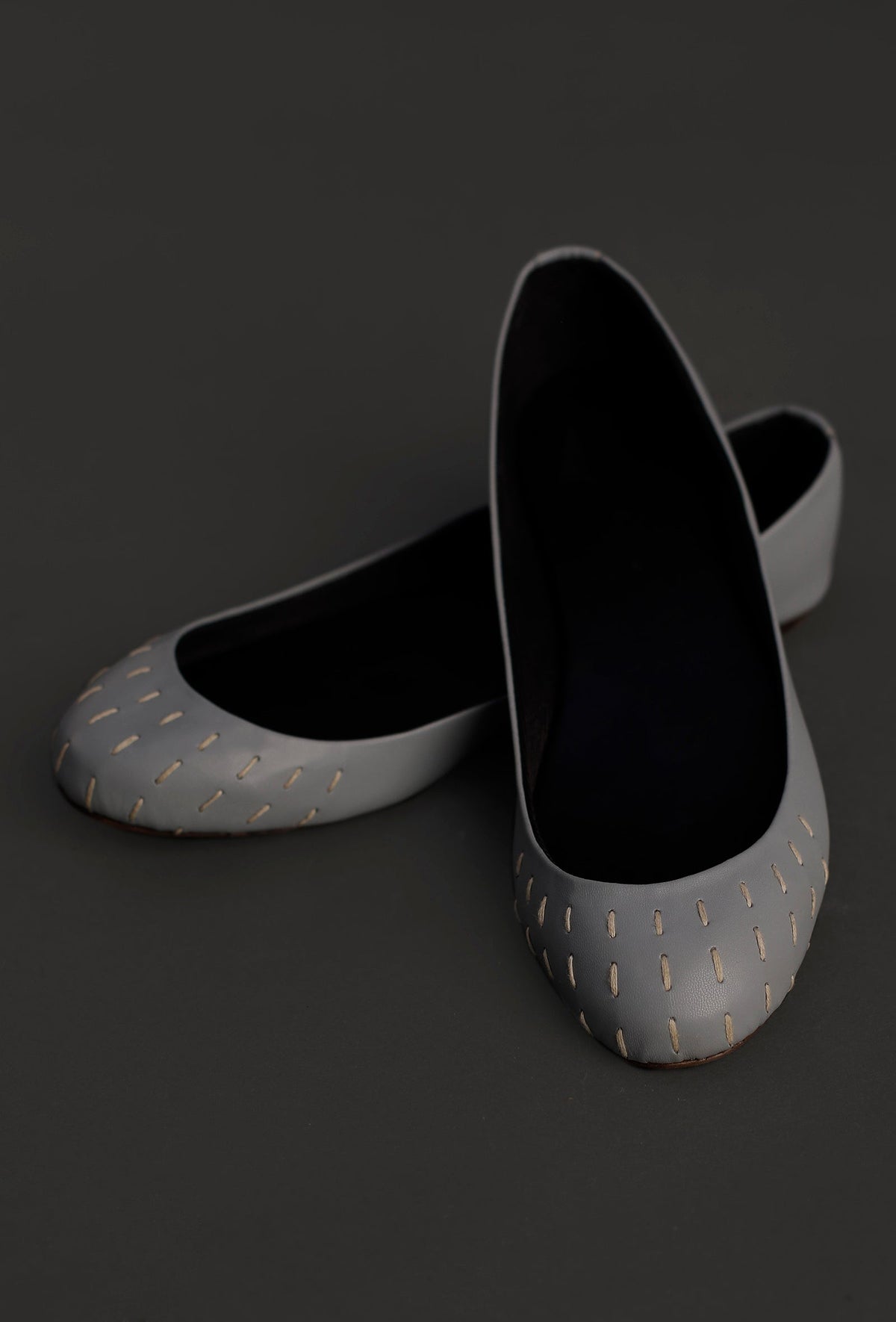 Steel Grey Cruelty Free Leather Flat Ballerinas サイズ EU39