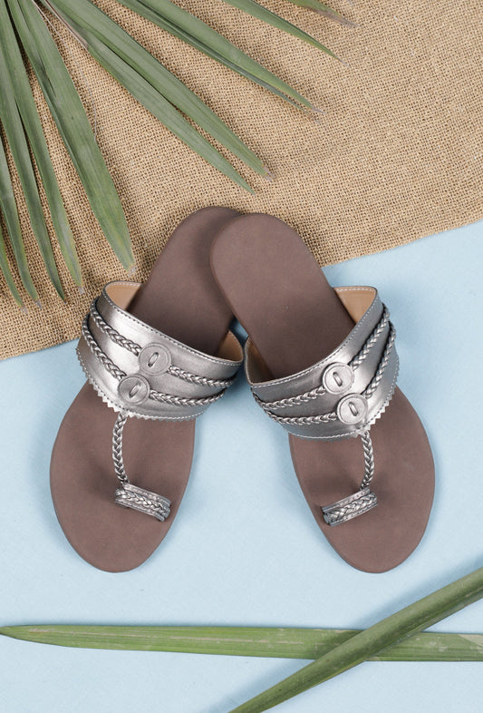 Silver and Brown Cruelty-Free Leather Kolhapuri Chappals サイズ EU38