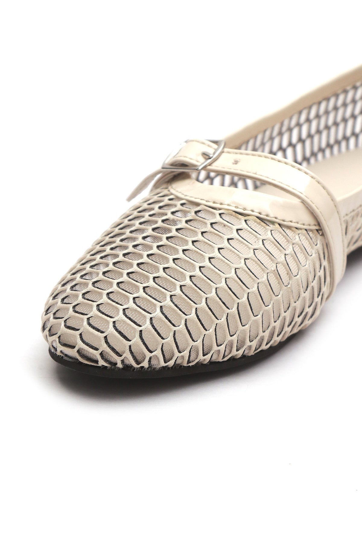 Beige Mesh Mary Jane Ballet Flats with an Adjustable Buckle サイズ EU36