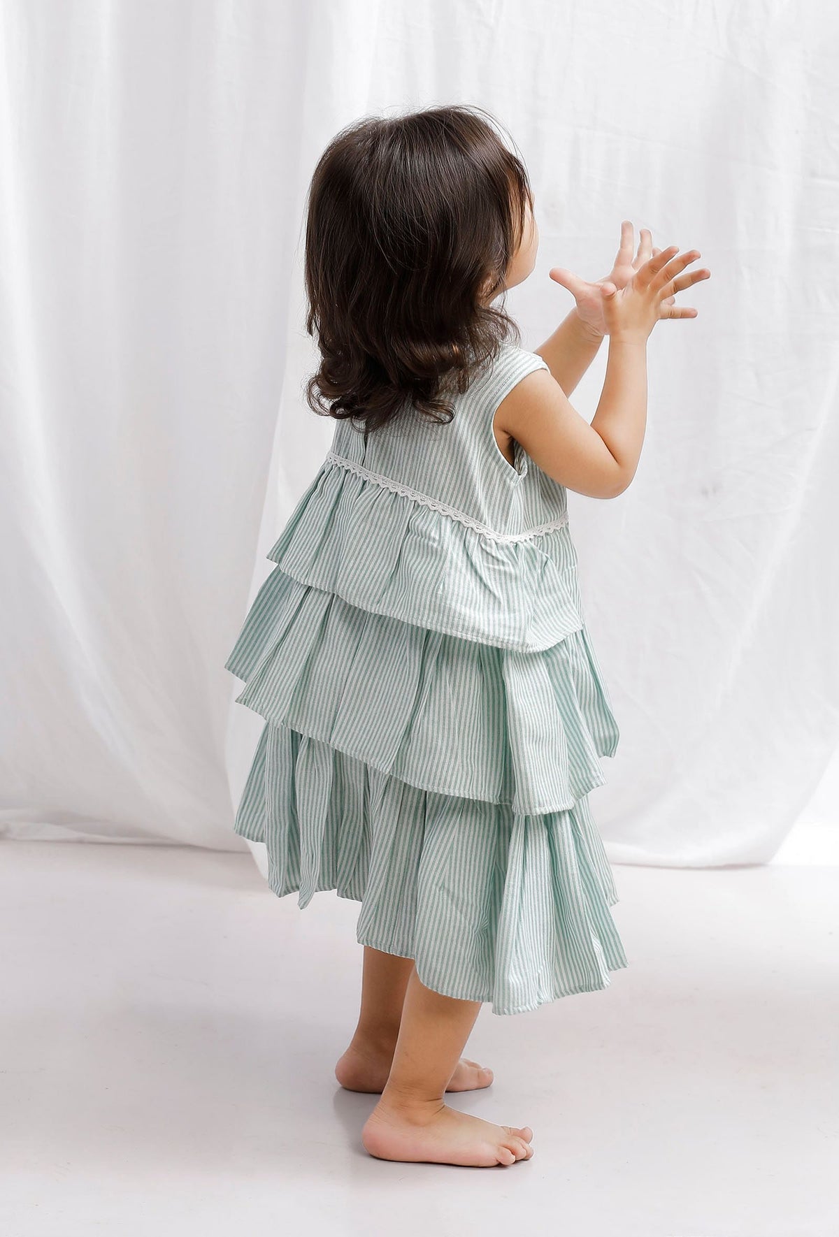Green Striped Cotton Tier and Layered Dress サイズ 6〜7歳