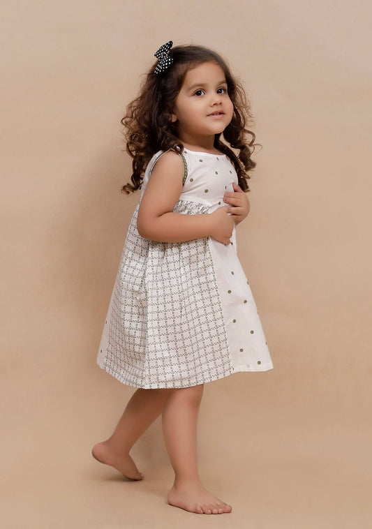 Off-White Check with Polka Dot Printed Dress サイズ 5〜6歳