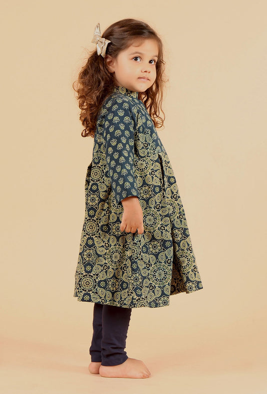 Set of 2: Aria Indigo Multi Ajrakh Print Cotton Kurta & Blue Churidar サイズ 3〜4歳