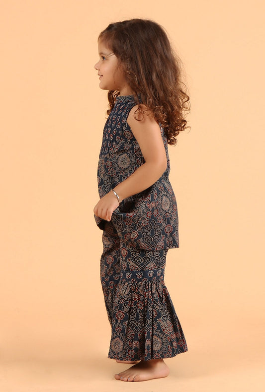 Set of 2: Kira Indigo Multi Ajrakh Print Cotton Kurta & Sharara サイズ 0〜3か月