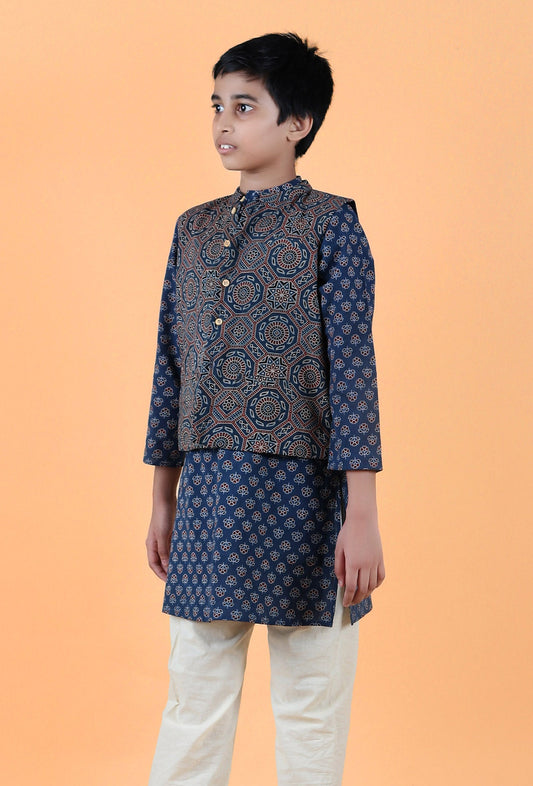 Axel Indigo Ajrakh Print Cotton Nehru Jacket サイズ 7〜8歳