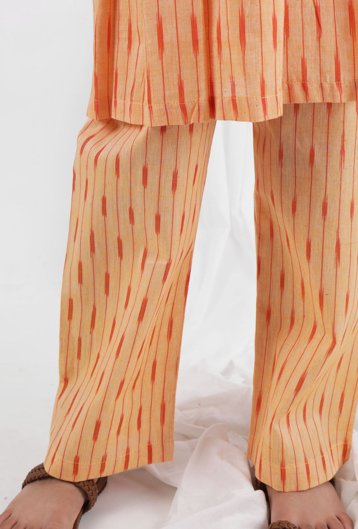 Set of 2: Orange Ikat Cotton Kurta & Pants サイズ 9〜10歳