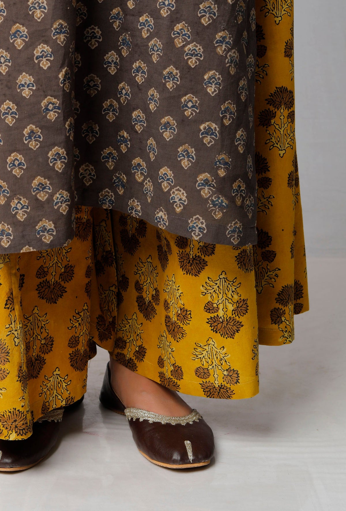 Set of 2: Brown Ajrakh Printed Kurta and Yellow Ajrakh Printed Palazzo サイズ XS