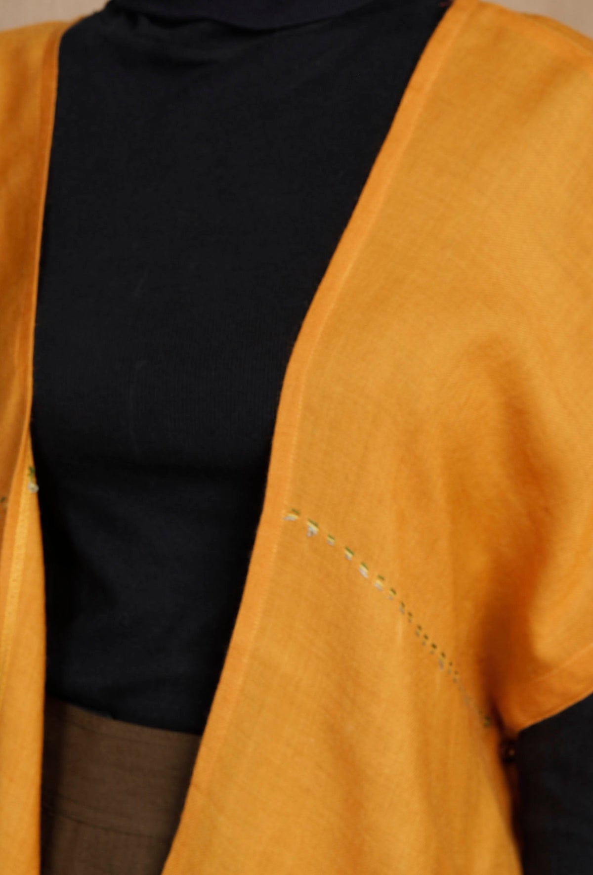 Handcrafted Mustard Pure Woolen Cape サイズ S