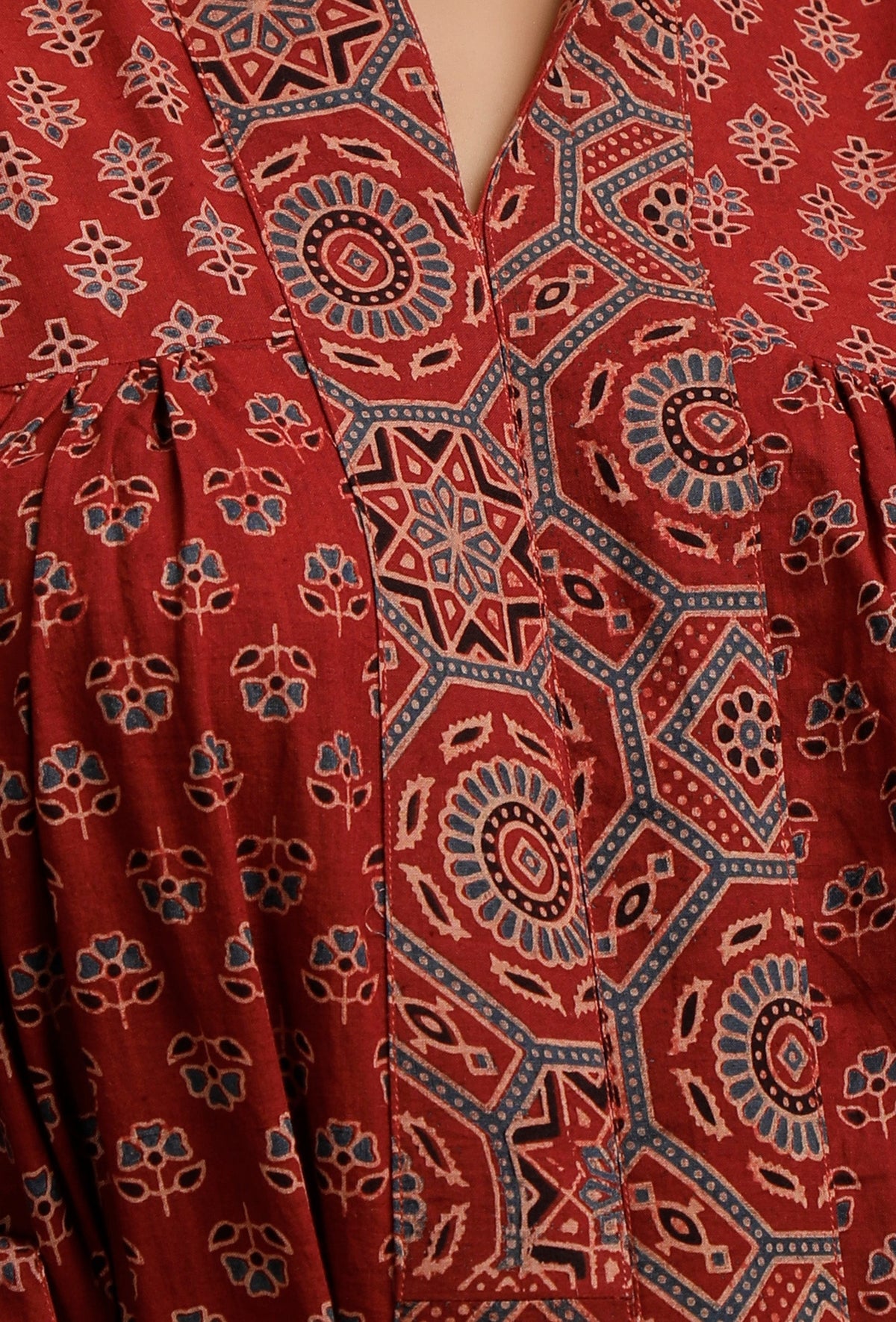 Set of 2: Red Ajrakh Print Gathered and Flared Kurta with Ajrakh Print Churidar サイズ XS