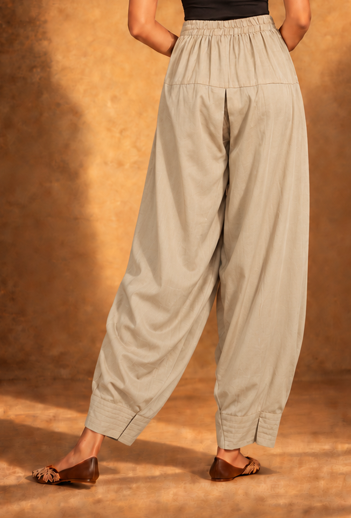 Set of 2: Beige Ease Sleeveless Glazed Cotton Kurta & Salwar Set クルタ S・サルワール XXXL